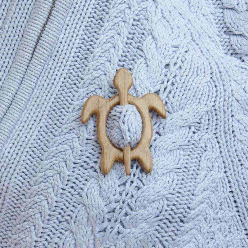 Broche Épingle avec Motif Animalier en Bois