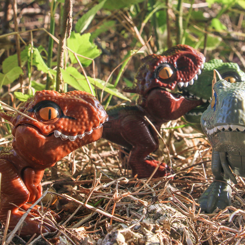 Jouet de dinosaure qui se mord les doigts