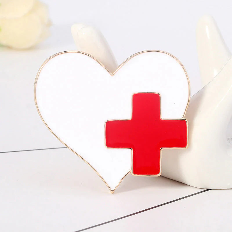 Mini broche stéthoscope coeur d'amour