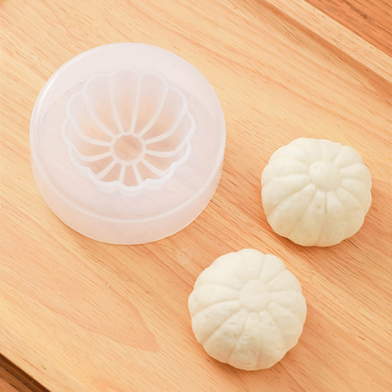 Fabricant de petits pains faits à la main