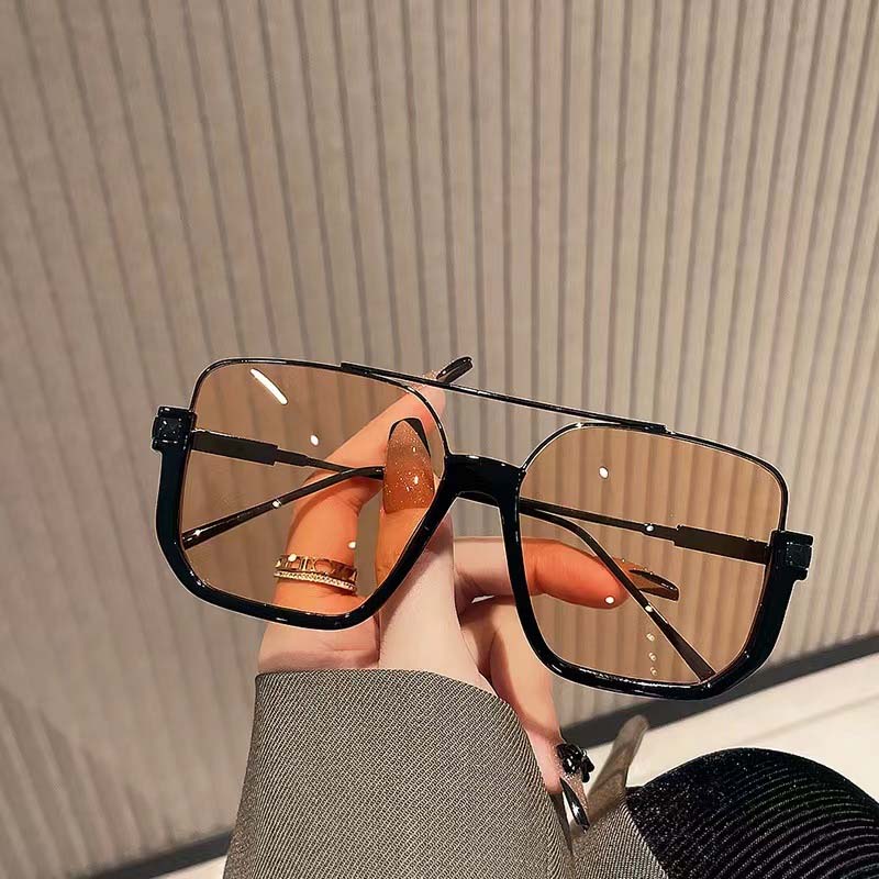 Lunettes de soleil tendance vintage d'été