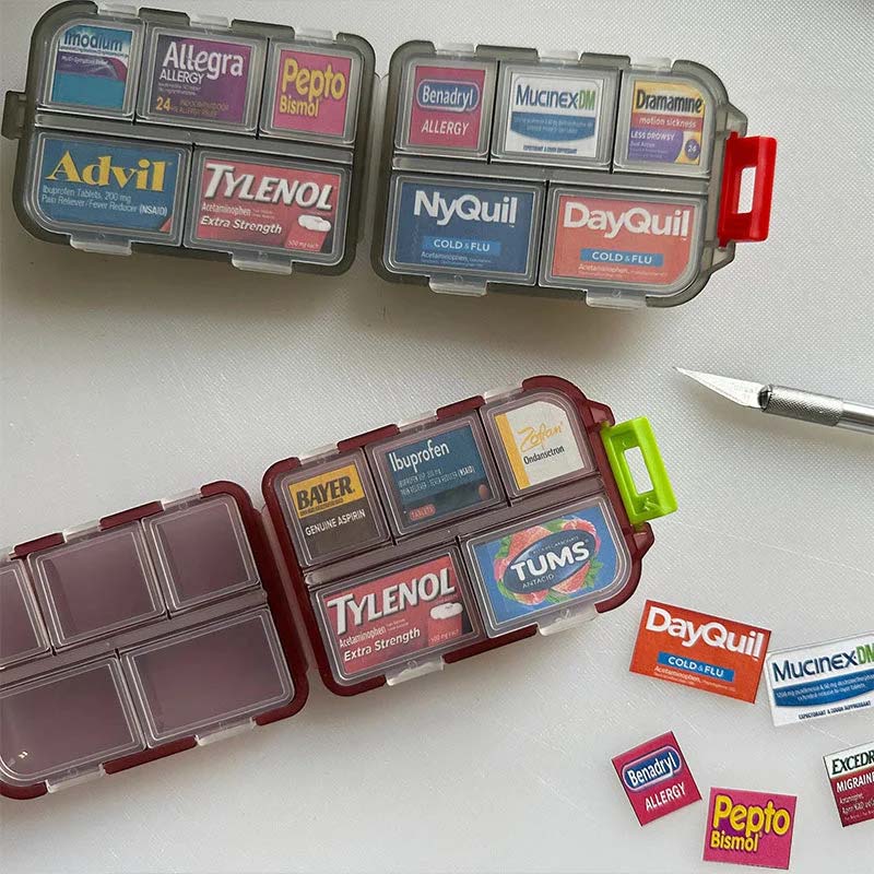 Mini étui à pilules DIY avec étiquettes