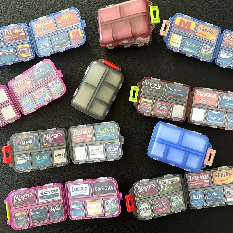 Mini étui à pilules DIY avec étiquettes