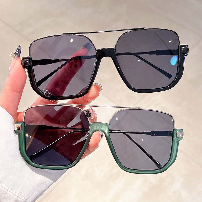 Lunettes de soleil tendance vintage d'été