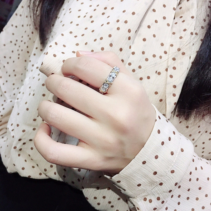 Bague croisée en diamant moissanite intégral