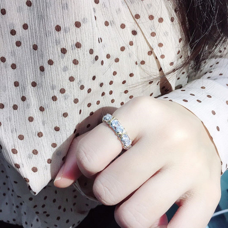 Bague croisée en diamant moissanite intégral