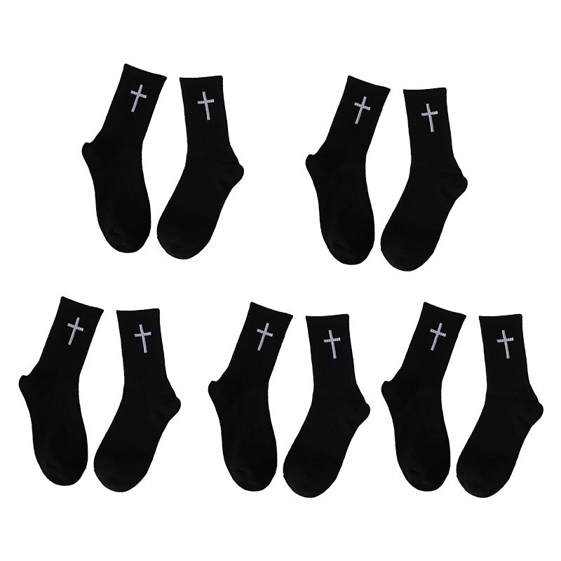 Chaussettes noires et blanches avec croix