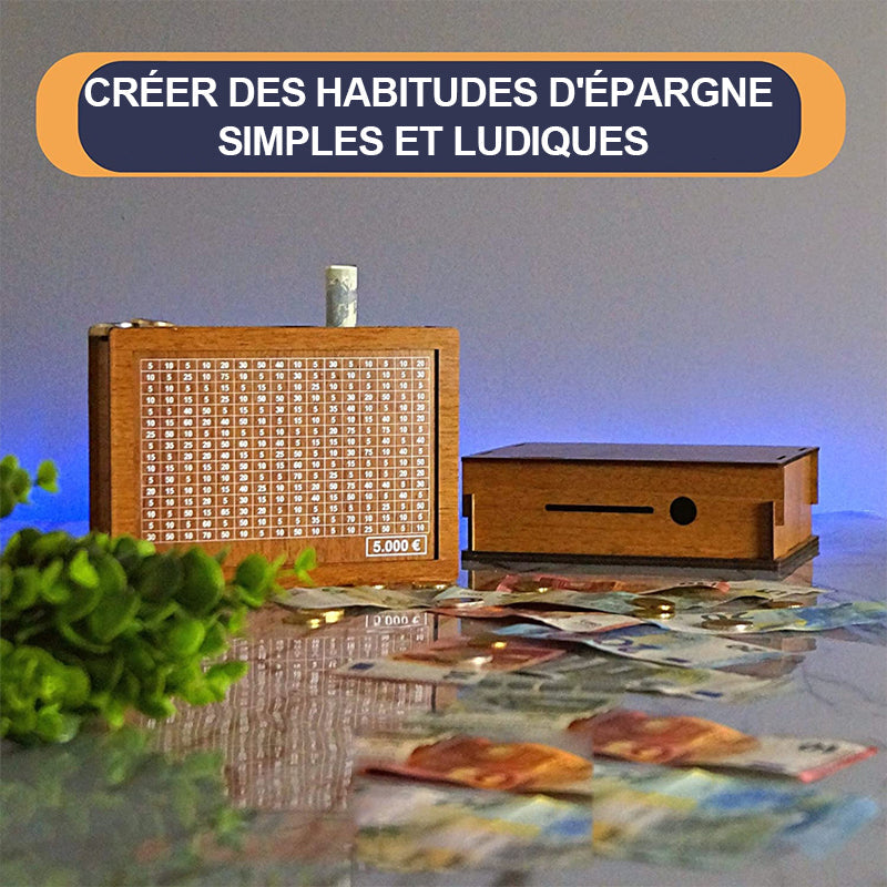 Tirelire en bois avec figures gravées