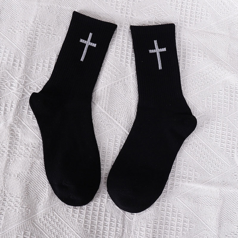 Chaussettes noires et blanches avec croix