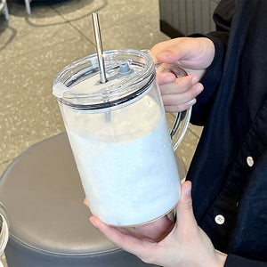 Grande tasse en verre avec couvercle et paille