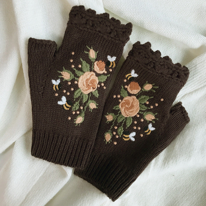 Gants brodés à la main