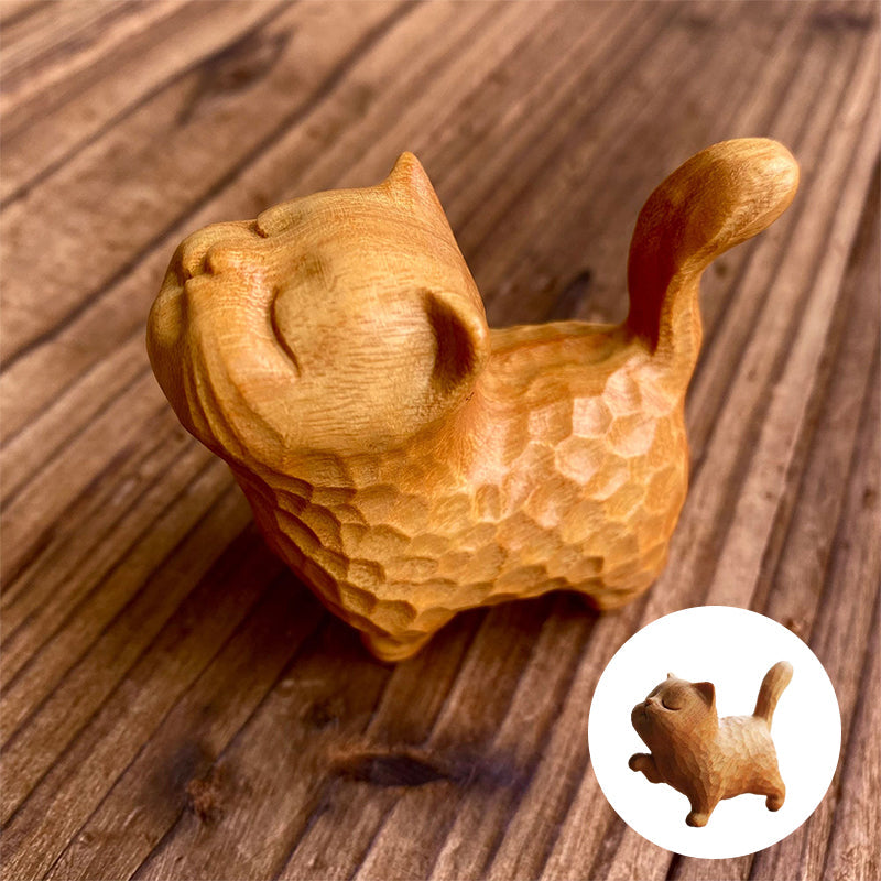 Petit chat mignon en bois