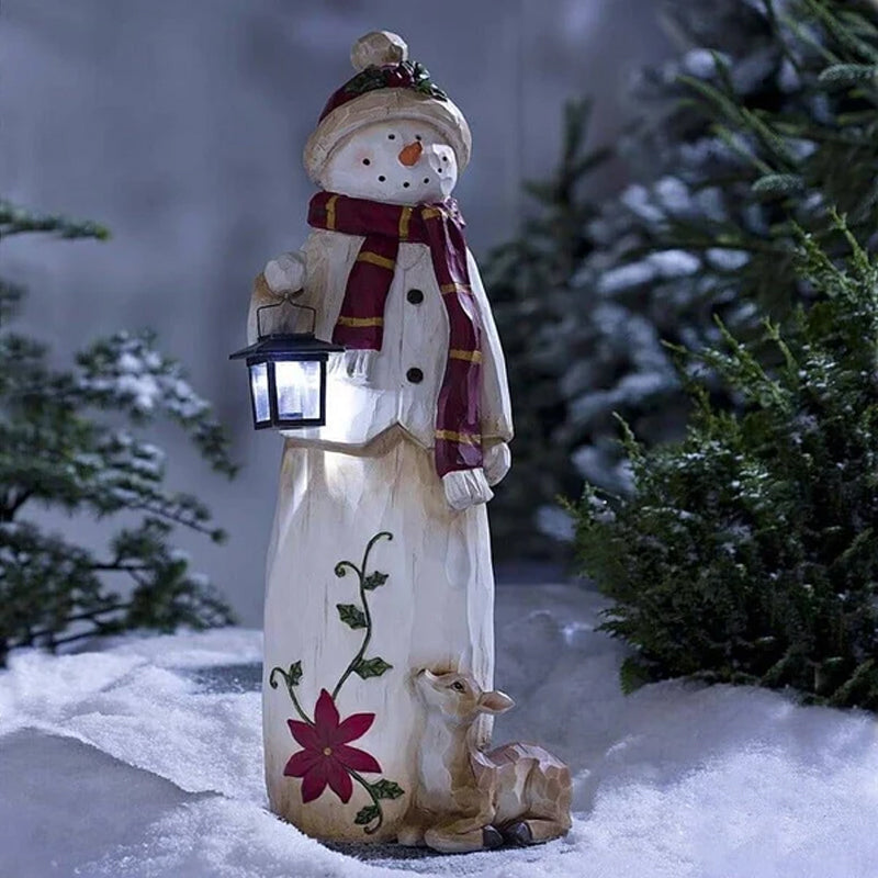 Bonhomme de neige des bois avec lanterne
