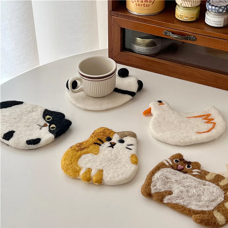 Sous-verres mignons de tasse de chat de chat d'animal de feutre de laine faits à la main