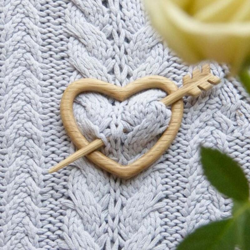 Broche Épingle avec Motif Animalier en Bois