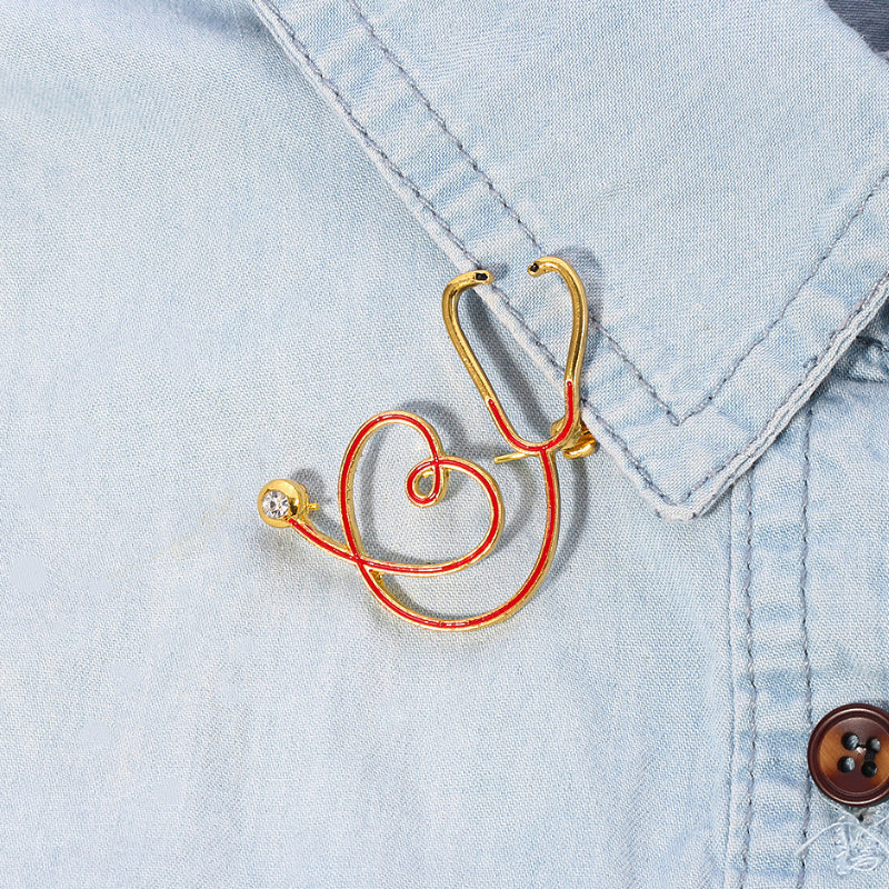 Mini broche stéthoscope coeur d'amour