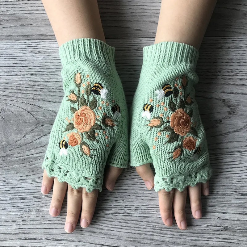 Gants brodés à la main