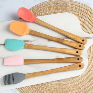 Spatule en silicone avec manche en bois