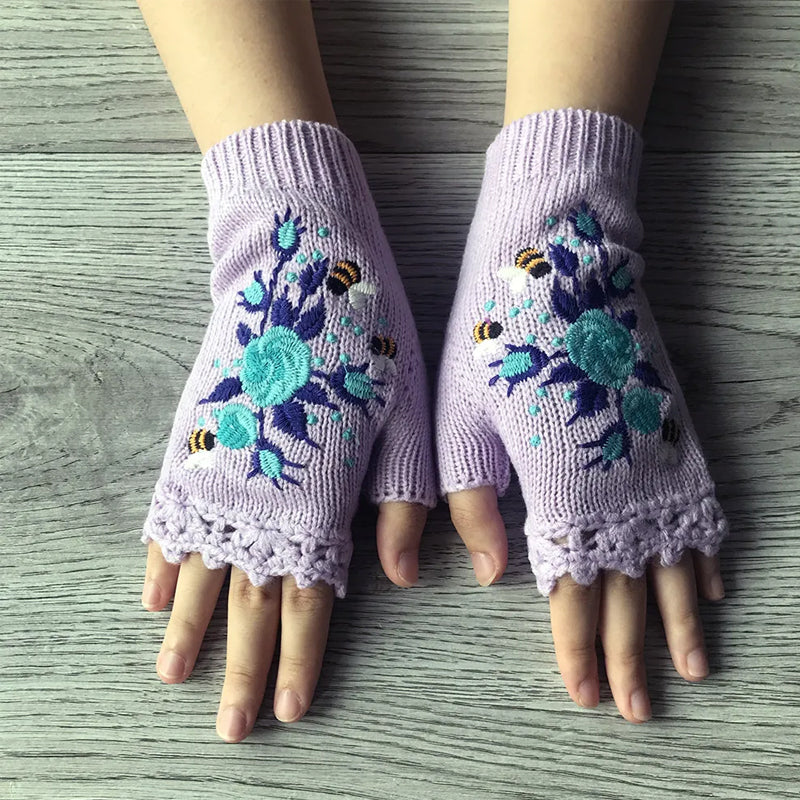 Gants brodés à la main