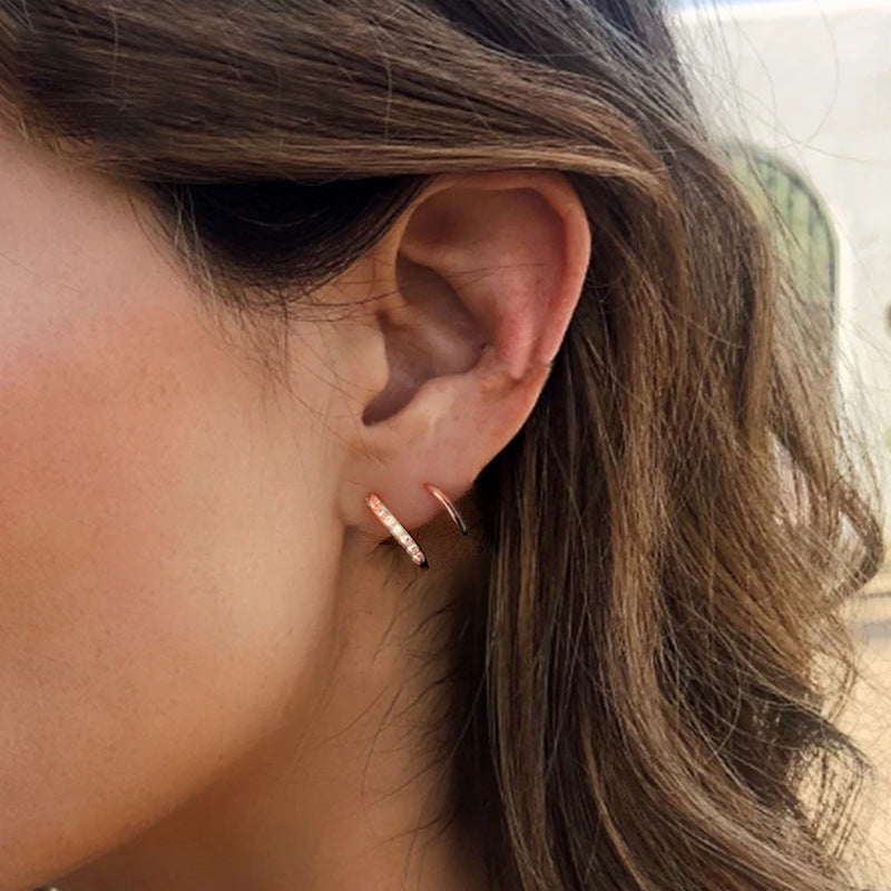 Boucle d'oreille double torsion minimaliste