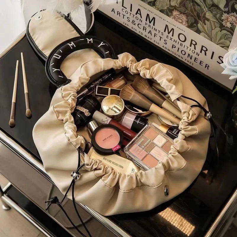 Sac à main avec cordon de serrage pour le maquillage