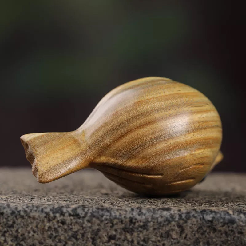 Oiseau sculpté en bois fait à la main