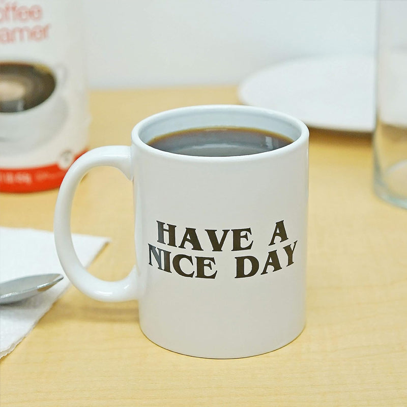 Tasse drôle avec le doigt du milieu