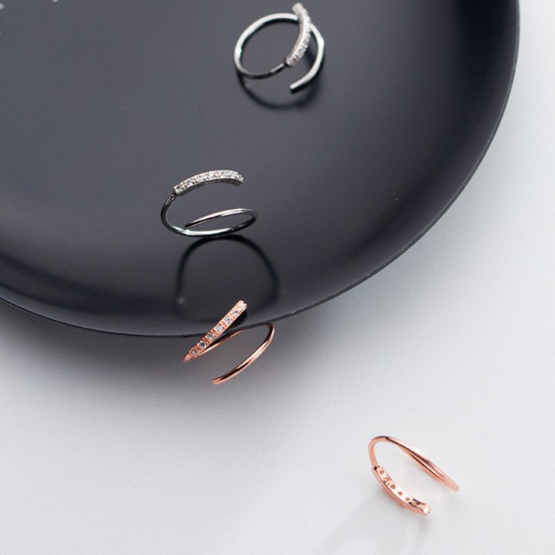 Boucle d'oreille double torsion minimaliste
