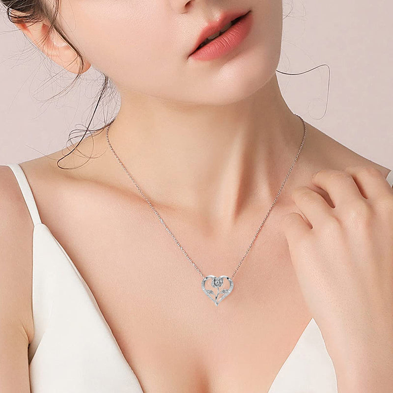 Collier Pendentif Élégant en Forme de Cœur avec Rose