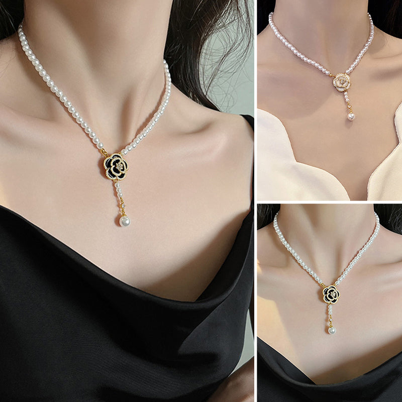 Collier camélia perlé élégant