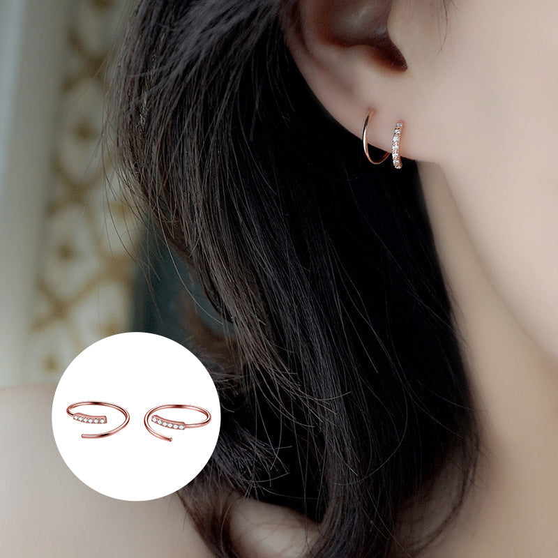 Boucle d'oreille double torsion minimaliste