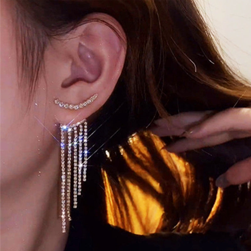 Boucles d'Oreilles Longues à Pampille avec Strass Incurvés Scintillants