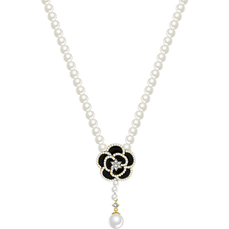 Collier camélia perlé élégant